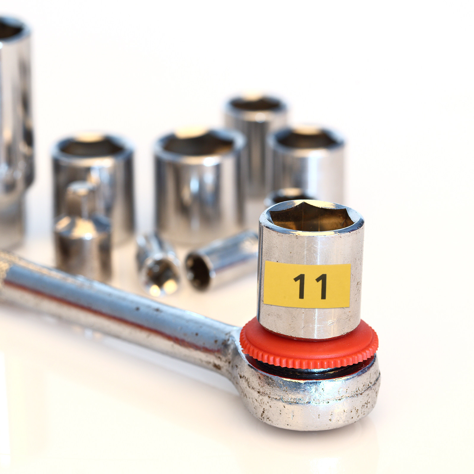 20 Blatt Steckschlüssel-Aufkle – Tools In Mechanic Workshop Bewertung und Preis